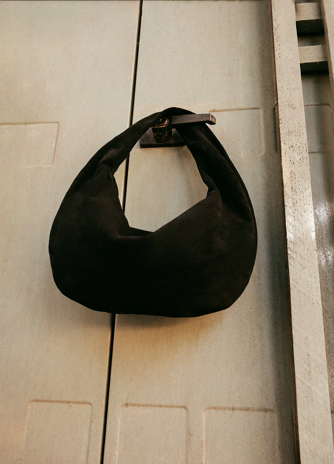 Alva Shoulder Bag Suede Black - Image 6