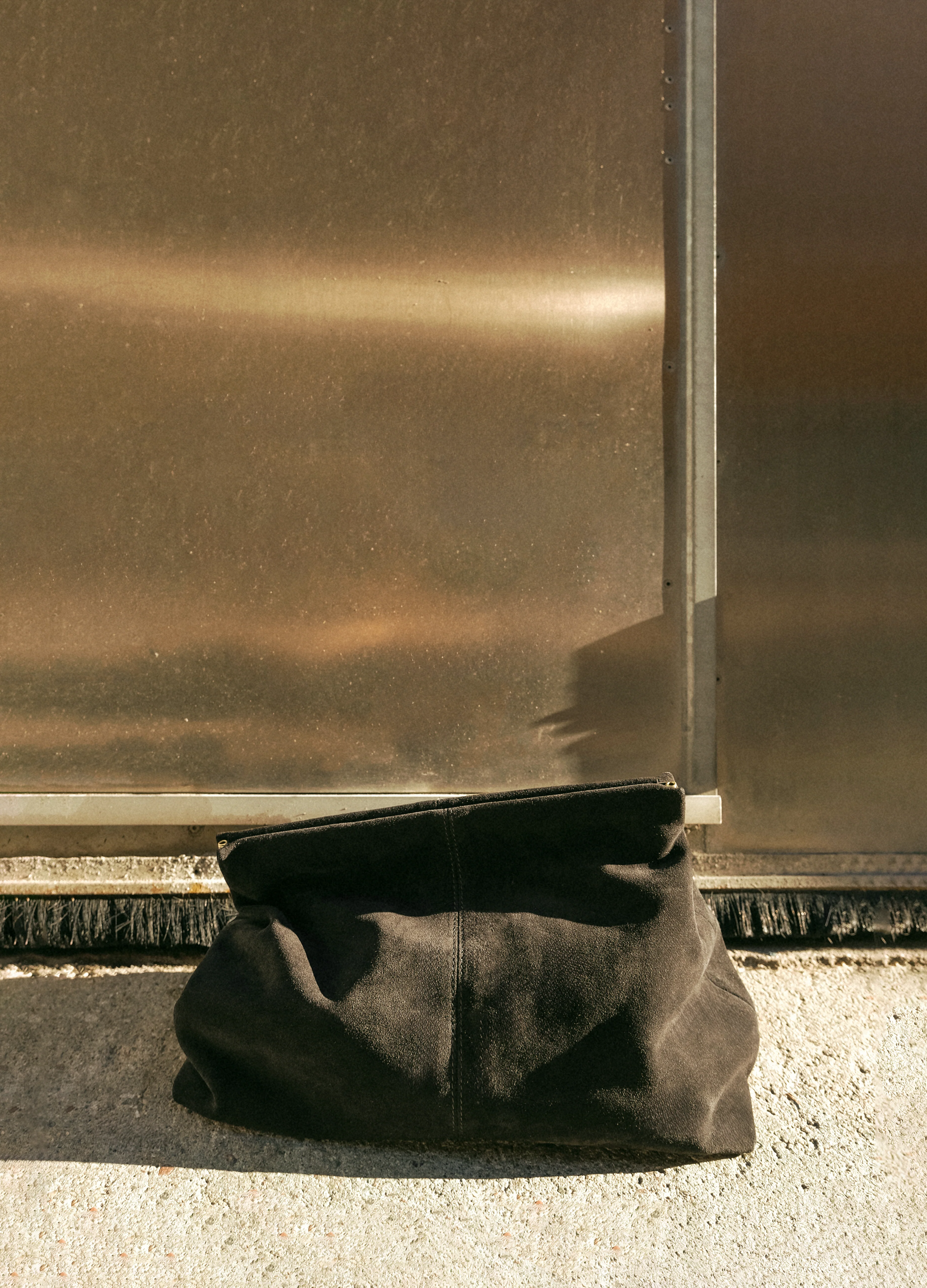 Clay Clutch Suede Black - Image 7