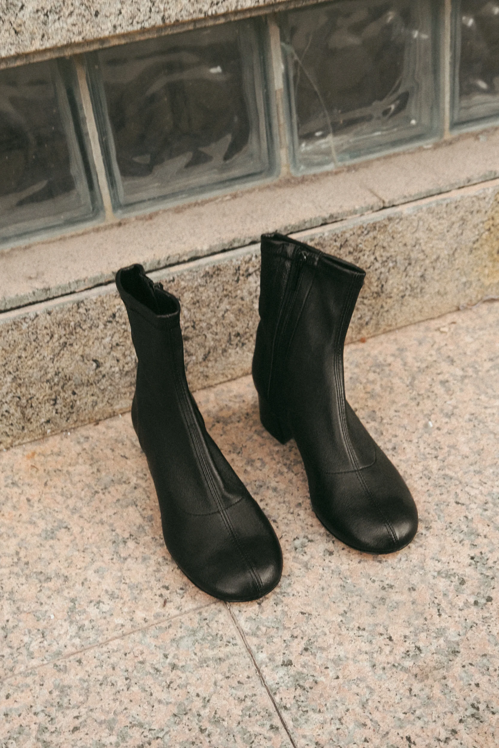 Ember Leather Black - Image 10