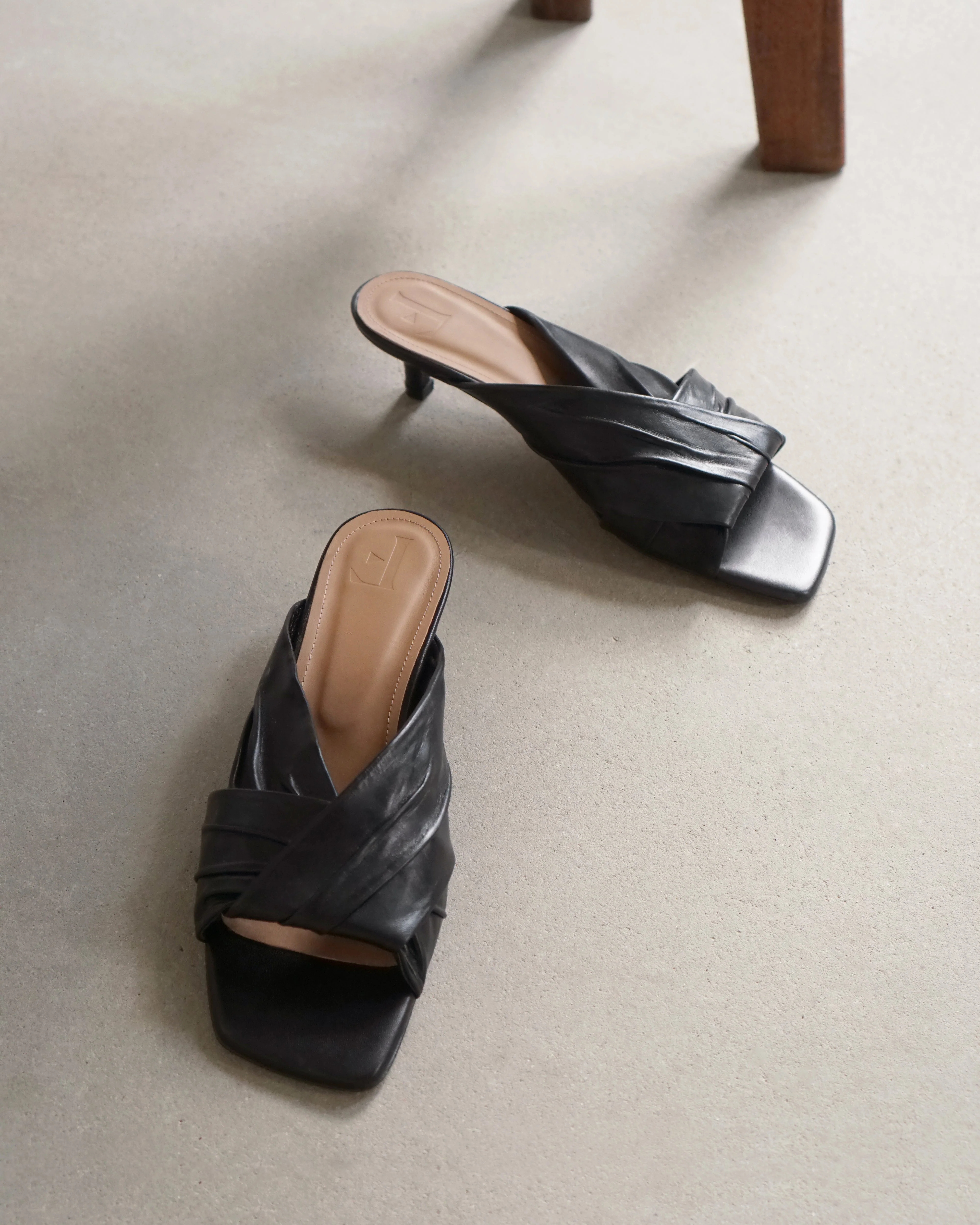 Emi Leather Black - Image 4