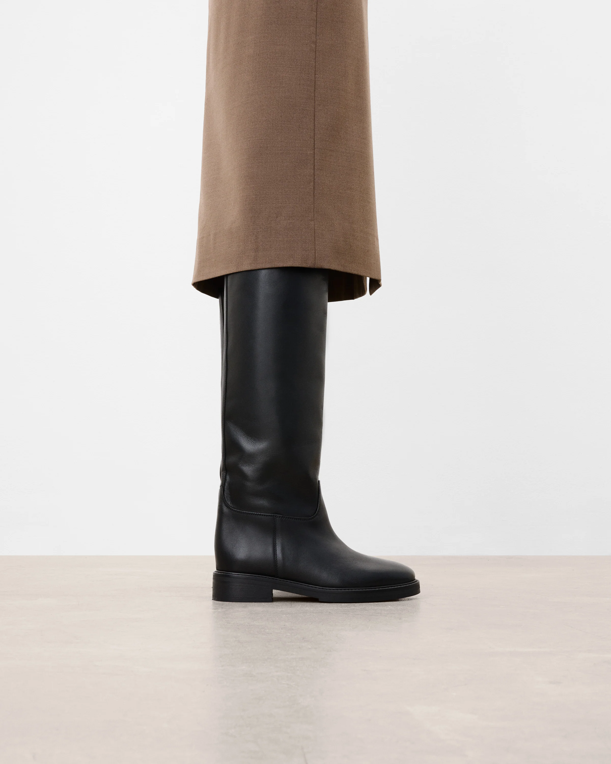 Florentine Leather Black - Image 2