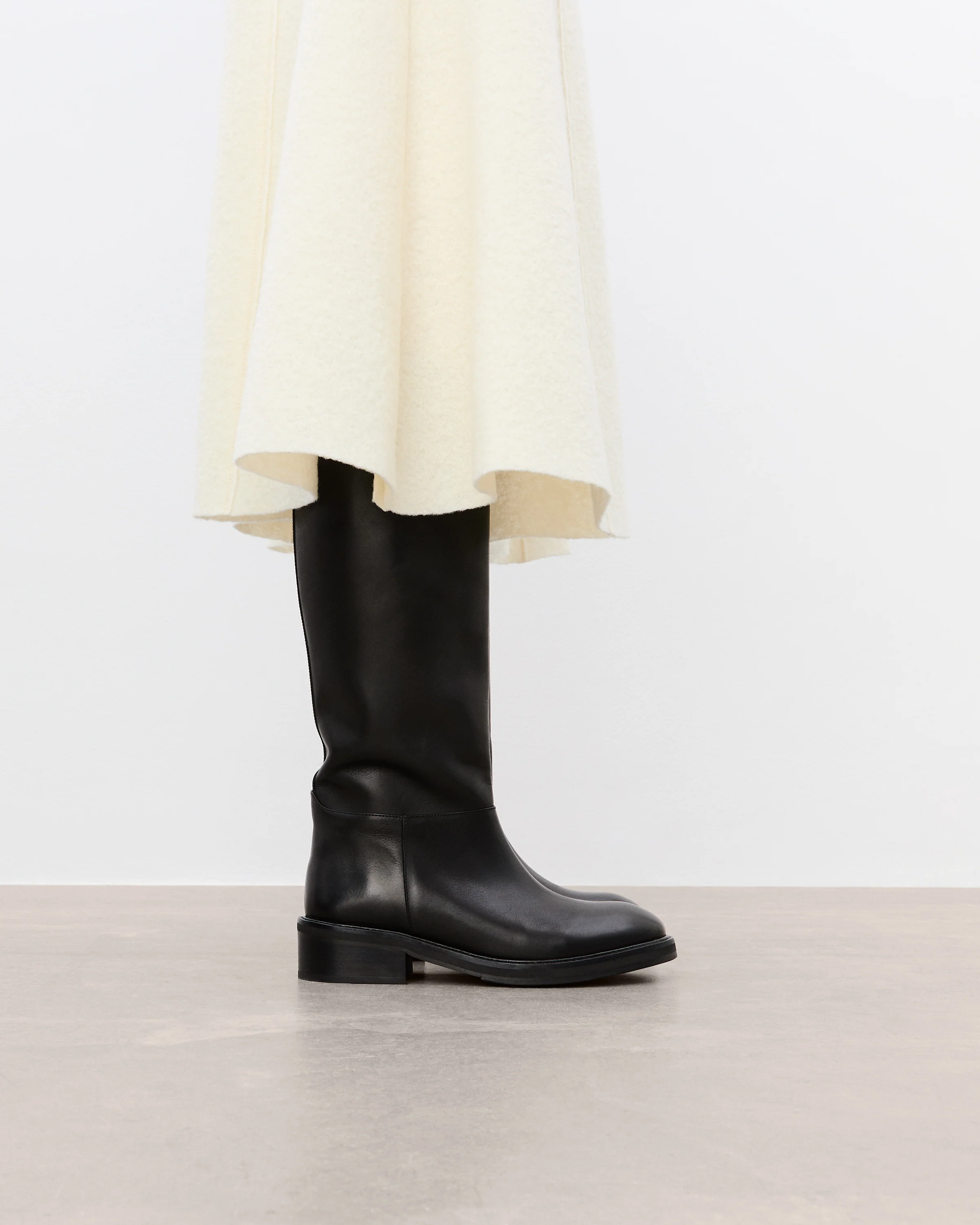 Frances Leather Black - Image 3