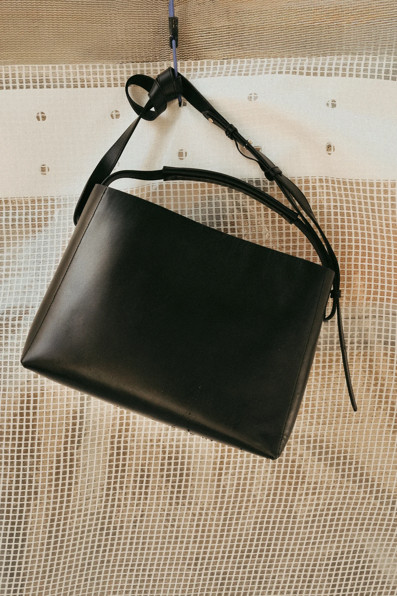 Hedda Grande Handbag Leather Black - Image 8