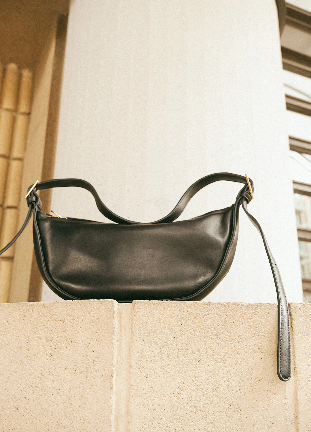 Irma Shoulder Bag Leather Black - Image 7