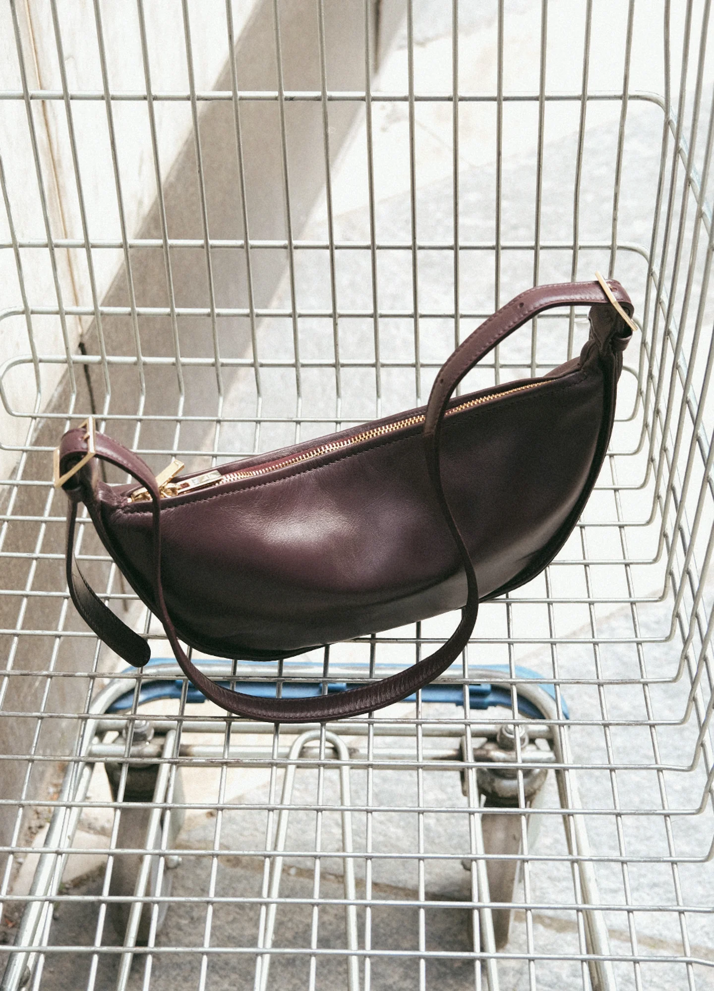 Irma Shoulder Bag Leather Burgundy - Image 8