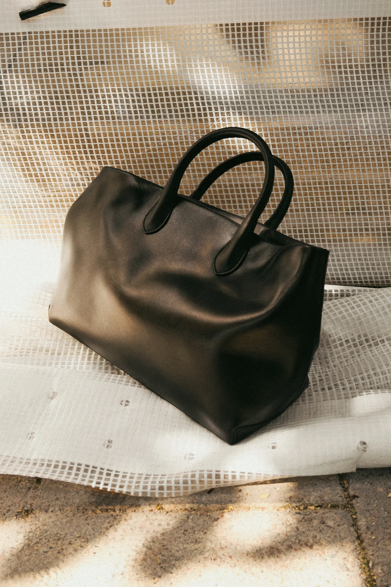 Lola Tote Leather Black - Image 7