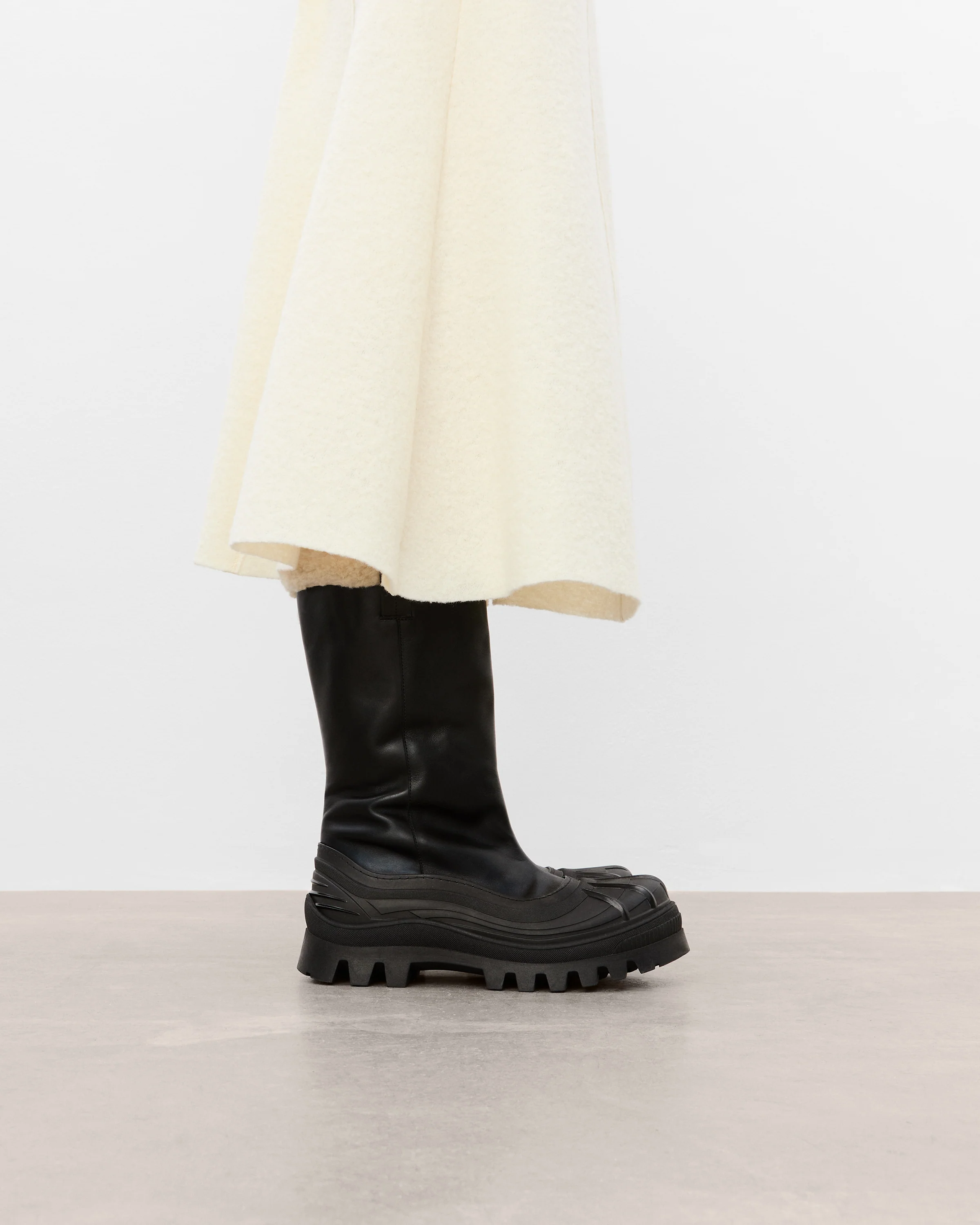 Pella Leather Black - Image 3