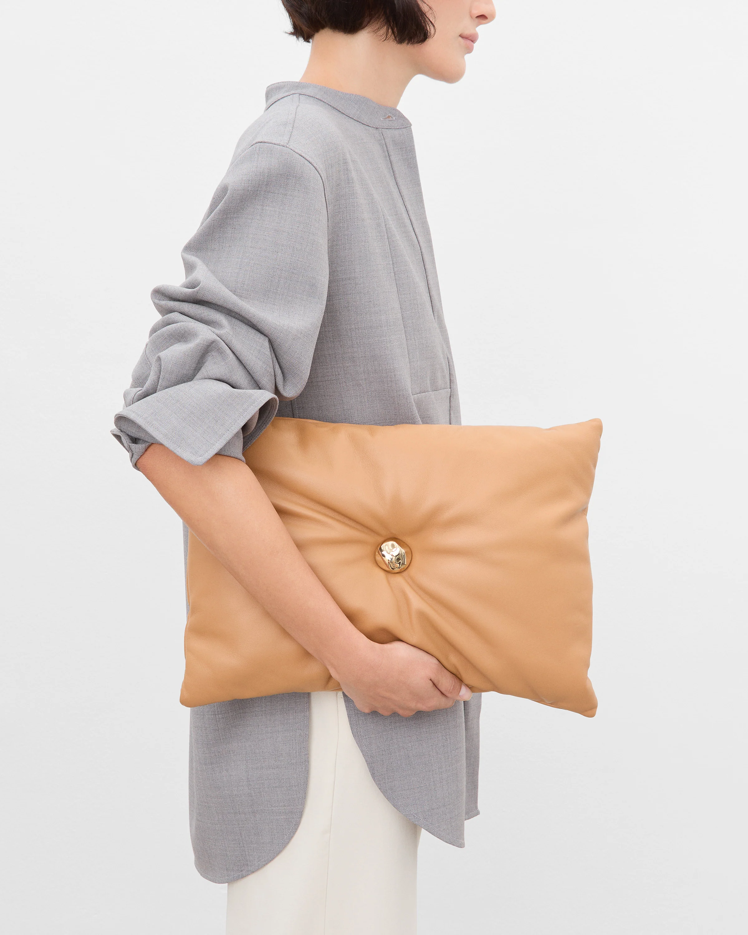 Pia Pillow Clutch Leather Camel - Image 3