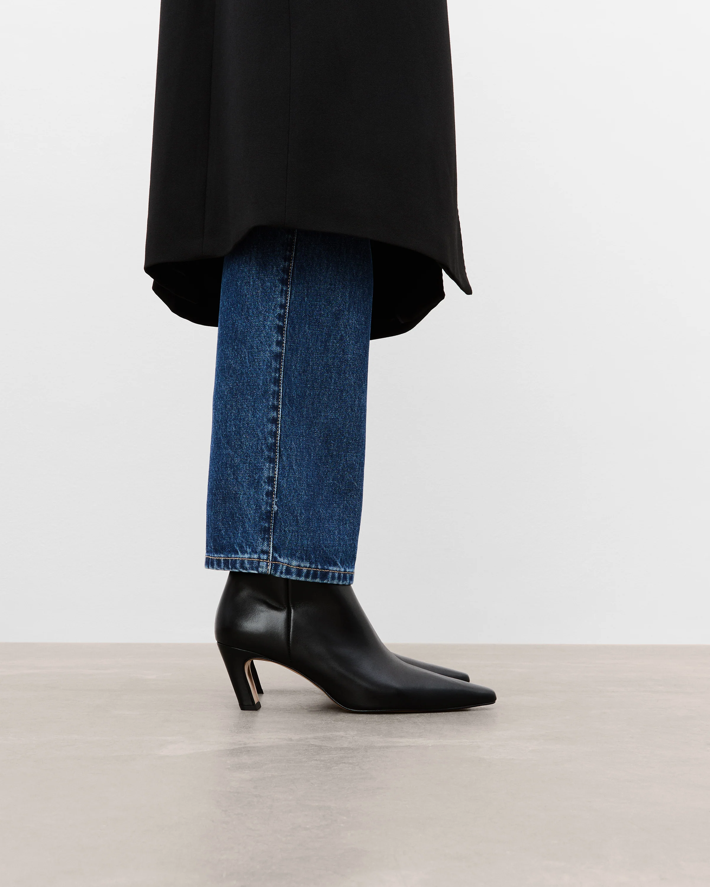 Xena Leather Black - Image 3